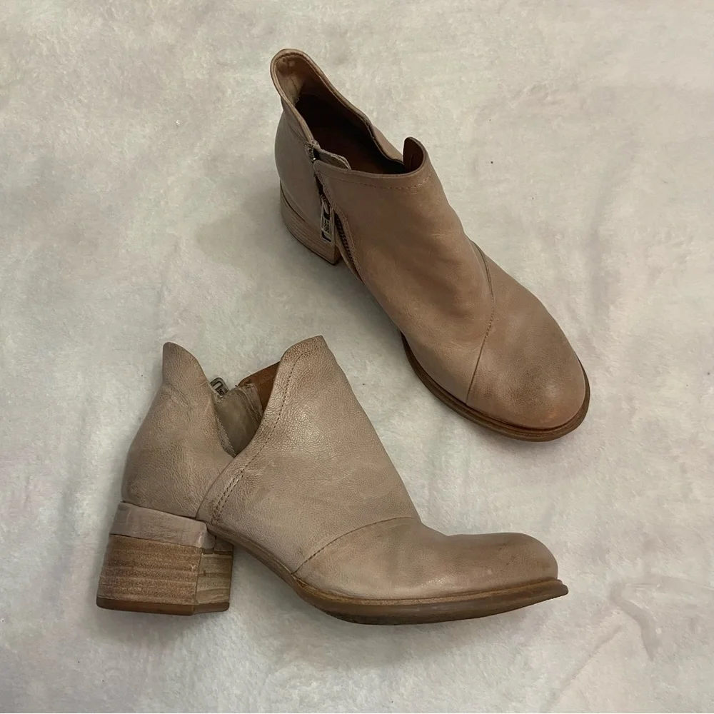 A.S.98 leather block heel ankle boots booties light brown tan